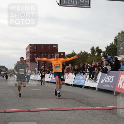03.10.2025 - Köhlbrandbrückenlauf Yannick Fuchs http://msf.ph/oto/8988814 03.10.2025 16:00:47 Ziel 7189, 7223, 7259, 7522, 7561, 7584, 7600, 8676, 8883, 8940, 9736 meine-sportfotos.de