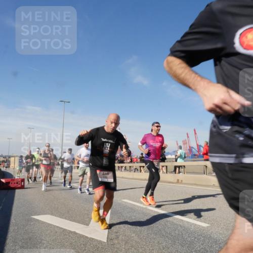 03.10.2025 - Köhlbrandbrückenlauf Matties Gatica Varas http://msf.ph/oto/8988815 03.10.2025 12:35:21 Position 2 6266, 67, 63 meine-sportfotos.de
