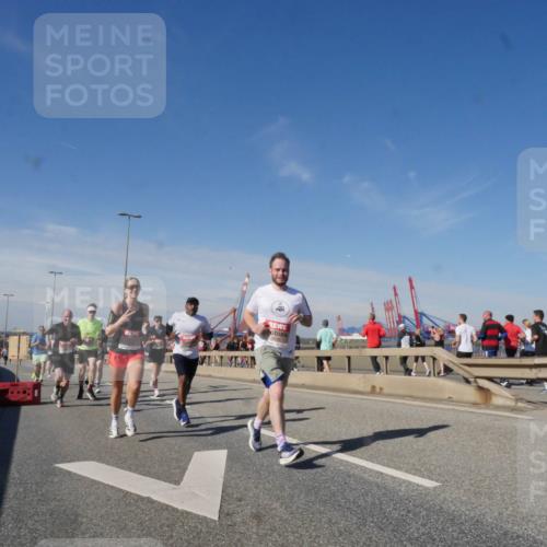 03.10.2025 - Köhlbrandbrückenlauf Matties Gatica Varas http://msf.ph/oto/8988822 03.10.2025 12:35:22 Position 2  meine-sportfotos.de