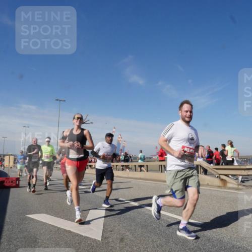 03.10.2025 - Köhlbrandbrückenlauf Matties Gatica Varas http://msf.ph/oto/8988825 03.10.2025 12:35:23 Position 2  meine-sportfotos.de