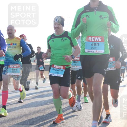 03.10.2025 - Köhlbrandbrückenlauf Luisa Fischer http://msf.ph/oto/8988832 03.10.2025 10:12:02 Position 3 50, 3704, 112, 28, 3610, 2701, 1, 2703, 3267, 269 meine-sportfotos.de