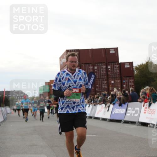 03.10.2025 - Köhlbrandbrückenlauf Yannick Fuchs http://msf.ph/oto/8988839 03.10.2025 16:12:52 Ziel 7153, 7154, 7211, 7321, 7341, 7354, 7358, 7443, 7457, 7482, 7653, 8292, 8294 meine-sportfotos.de