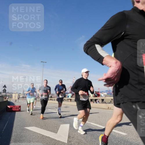 03.10.2025 - Köhlbrandbrückenlauf Matties Gatica Varas http://msf.ph/oto/8988842 03.10.2025 12:35:25 Position 2 6618 meine-sportfotos.de