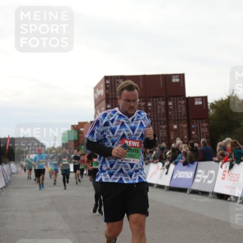 03.10.2025 - Köhlbrandbrückenlauf Yannick Fuchs http://msf.ph/oto/8988845 03.10.2025 16:12:52 Ziel 7153, 7154, 7211, 7321, 7341, 7354, 7358, 7443, 7457, 7482, 7653, 8292, 8294 meine-sportfotos.de
