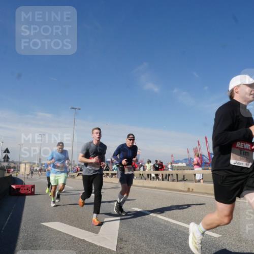 03.10.2025 - Köhlbrandbrückenlauf Matties Gatica Varas http://msf.ph/oto/8988846 03.10.2025 12:35:26 Position 2 6518 meine-sportfotos.de