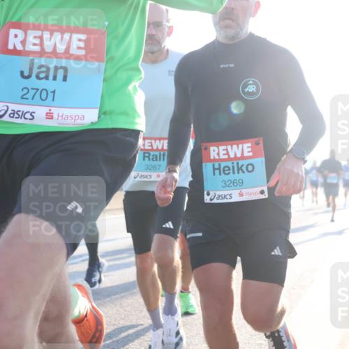 03.10.2025 - Köhlbrandbrückenlauf Luisa Fischer http://msf.ph/oto/8988847 03.10.2025 10:12:02 Position 3 2701, 3267, 3269 meine-sportfotos.de