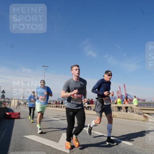 03.10.2025 - Köhlbrandbrückenlauf Matties Gatica Varas http://msf.ph/oto/8988849 03.10.2025 12:35:26 Position 2 4231 meine-sportfotos.de