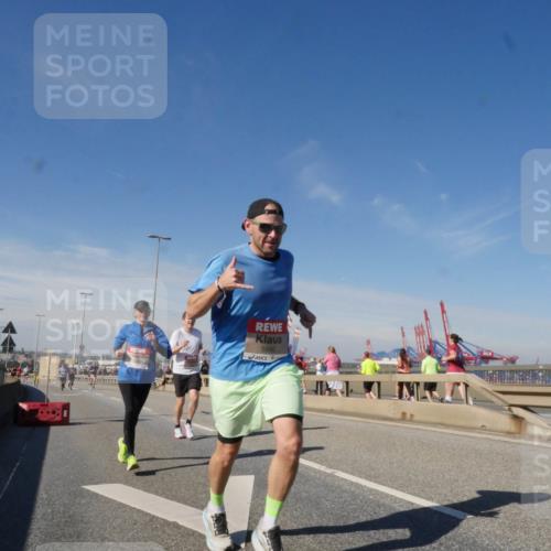 03.10.2025 - Köhlbrandbrückenlauf Matties Gatica Varas http://msf.ph/oto/8988857 03.10.2025 12:35:27 Position 2 5960 meine-sportfotos.de