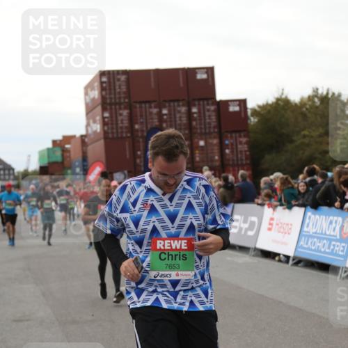 03.10.2025 - Köhlbrandbrückenlauf Yannick Fuchs http://msf.ph/oto/8988859 03.10.2025 16:12:53 Ziel 7153, 7154, 7211, 7321, 7341, 7354, 7358, 7397, 7443, 7481, 7653, 7761, 8292, 8294 meine-sportfotos.de