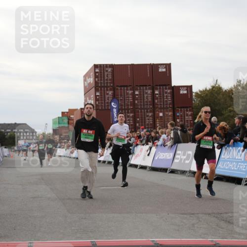03.10.2025 - Köhlbrandbrückenlauf Yannick Fuchs http://msf.ph/oto/8988861 03.10.2025 16:00:49 Ziel 7223, 7522, 7561, 7584, 7600, 8676, 8883, 8940, 9736 meine-sportfotos.de