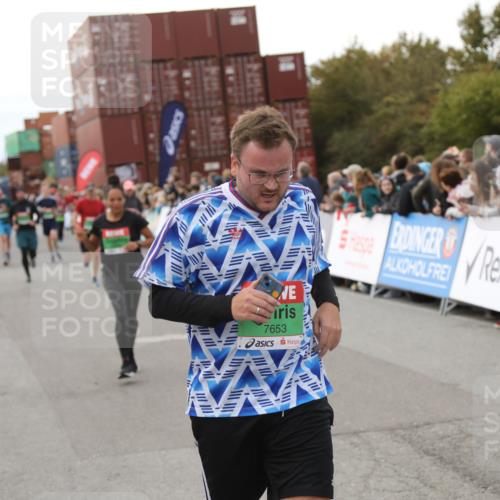 03.10.2025 - Köhlbrandbrückenlauf Yannick Fuchs http://msf.ph/oto/8988864 03.10.2025 16:12:53 Ziel 7153, 7154, 7211, 7321, 7341, 7354, 7358, 7397, 7443, 7481, 7653, 7761, 8292, 8294 meine-sportfotos.de