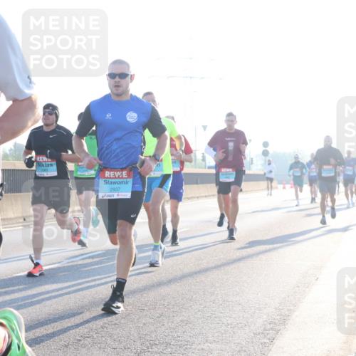 03.10.2025 - Köhlbrandbrückenlauf Luisa Fischer http://msf.ph/oto/8988865 03.10.2025 10:12:03 Position 3 3, 1085, 2937, 1 meine-sportfotos.de