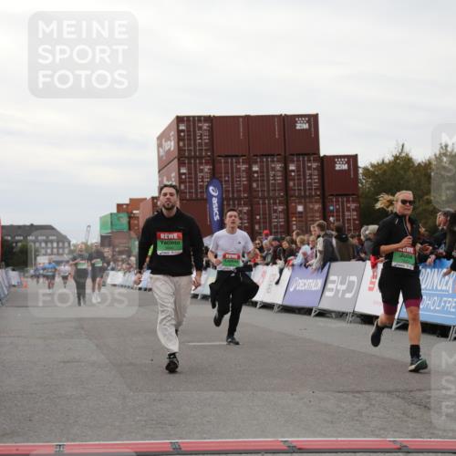 03.10.2025 - Köhlbrandbrückenlauf Yannick Fuchs http://msf.ph/oto/8988866 03.10.2025 16:00:49 Ziel 7223, 7522, 7561, 7584, 7600, 8676, 8883, 8940, 9736 meine-sportfotos.de