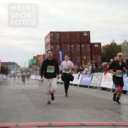 03.10.2025 - Köhlbrandbrückenlauf Yannick Fuchs http://msf.ph/oto/8988870 03.10.2025 16:00:49 Ziel 7223, 7522, 7561, 7584, 7600, 8676, 8883, 8940, 9736 meine-sportfotos.de