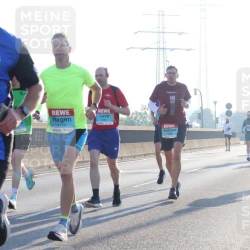03.10.2025 - Köhlbrandbrückenlauf Luisa Fischer http://msf.ph/oto/8988871 03.10.2025 10:12:04 Position 3 5, 70, 2937, 3712, 3491, 1090 meine-sportfotos.de