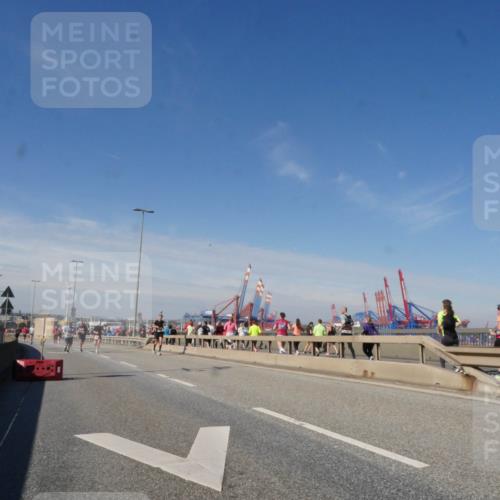 03.10.2025 - Köhlbrandbrückenlauf Matties Gatica Varas http://msf.ph/oto/8988874 03.10.2025 12:35:30 Position 2  meine-sportfotos.de