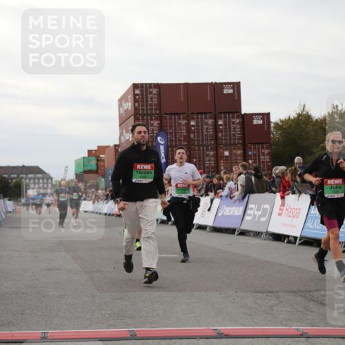 03.10.2025 - Köhlbrandbrückenlauf Yannick Fuchs http://msf.ph/oto/8988877 03.10.2025 16:00:50 Ziel 7223, 7522, 7561, 7584, 7600, 8676, 8883, 8940, 9736 meine-sportfotos.de