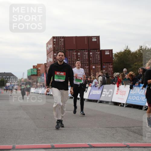 03.10.2025 - Köhlbrandbrückenlauf Yannick Fuchs http://msf.ph/oto/8988882 03.10.2025 16:00:50 Ziel 7223, 7522, 7561, 7584, 7600, 8676, 8883, 8940, 9736 meine-sportfotos.de