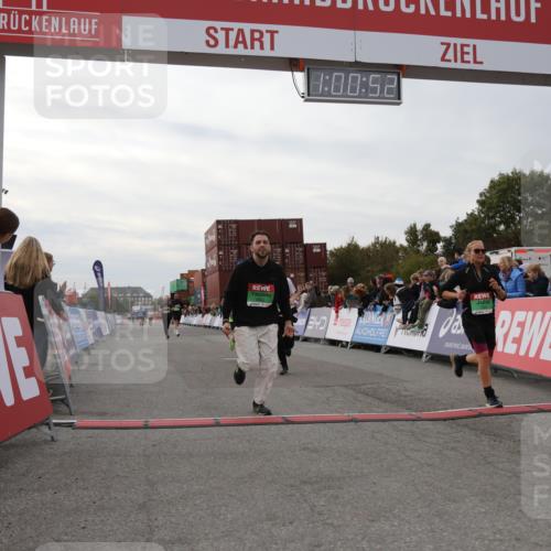 03.10.2025 - Köhlbrandbrückenlauf Yannick Fuchs http://msf.ph/oto/8988893 03.10.2025 16:00:50 Ziel 7223, 7522, 7561, 7584, 7600, 8676, 8883, 8940, 9736 meine-sportfotos.de