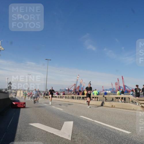 03.10.2025 - Köhlbrandbrückenlauf Matties Gatica Varas http://msf.ph/oto/8988899 03.10.2025 12:35:34 Position 2  meine-sportfotos.de