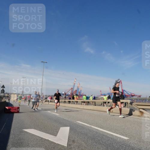 03.10.2025 - Köhlbrandbrückenlauf Matties Gatica Varas http://msf.ph/oto/8988905 03.10.2025 12:35:35 Position 2  meine-sportfotos.de