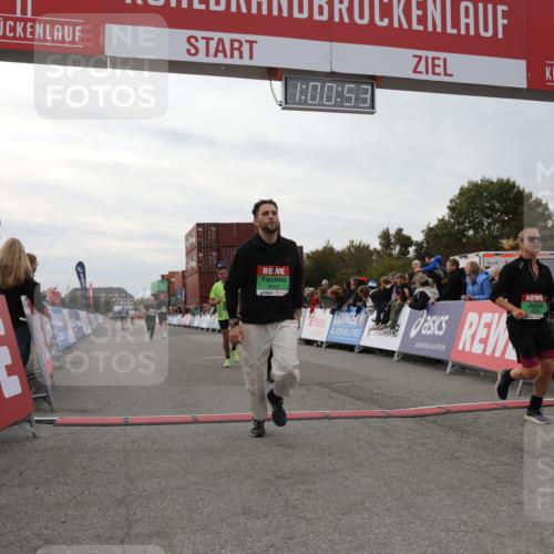 03.10.2025 - Köhlbrandbrückenlauf Yannick Fuchs http://msf.ph/oto/8988913 03.10.2025 16:00:51 Ziel 7223, 7522, 7561, 7584, 7600, 8676, 8883, 8940, 9736 meine-sportfotos.de