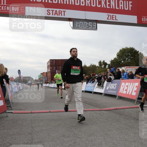 03.10.2025 - Köhlbrandbrückenlauf Yannick Fuchs http://msf.ph/oto/8988920 03.10.2025 16:00:51 Ziel 7223, 7522, 7561, 7584, 7600, 8676, 8883, 8940, 9736 meine-sportfotos.de