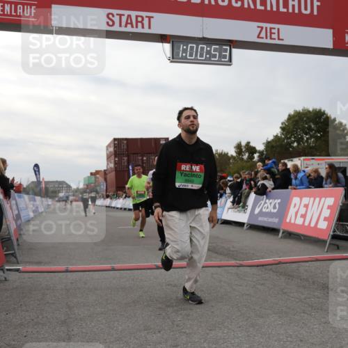 03.10.2025 - Köhlbrandbrückenlauf Yannick Fuchs http://msf.ph/oto/8988924 03.10.2025 16:00:51 Ziel 7223, 7522, 7561, 7584, 7600, 8676, 8883, 8940, 9736 meine-sportfotos.de