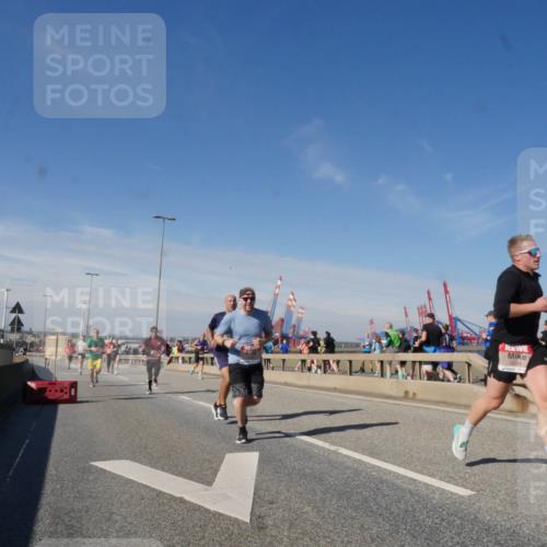 03.10.2025 - Köhlbrandbrückenlauf Matties Gatica Varas http://msf.ph/oto/8988925 03.10.2025 12:35:37 Position 2 4248 meine-sportfotos.de