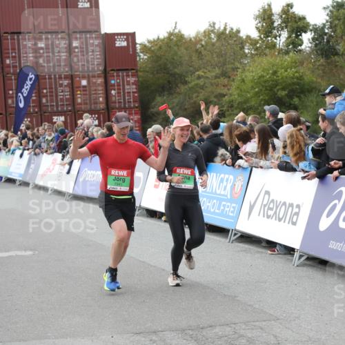 03.10.2025 - Köhlbrandbrückenlauf Yannick Fuchs http://msf.ph/oto/8988927 03.10.2025 16:12:56 Ziel 7148, 7153, 7154, 7211, 7321, 7341, 7354, 7397, 7443, 7481, 7653, 7761, 7854, 8292, 8294, 9315 meine-sportfotos.de