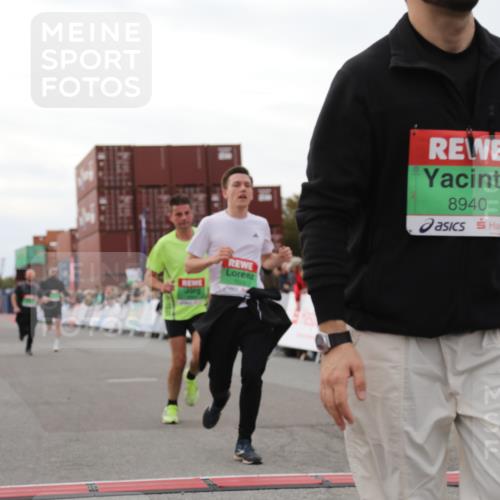 03.10.2025 - Köhlbrandbrückenlauf Yannick Fuchs http://msf.ph/oto/8988928 03.10.2025 16:00:52 Ziel 7223, 7294, 7522, 7561, 8676, 8883, 8940, 9736 meine-sportfotos.de