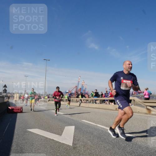 03.10.2025 - Köhlbrandbrückenlauf Matties Gatica Varas http://msf.ph/oto/8988936 03.10.2025 12:35:38 Position 2  meine-sportfotos.de