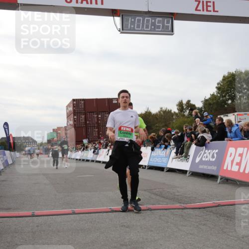 03.10.2025 - Köhlbrandbrückenlauf Yannick Fuchs http://msf.ph/oto/8988946 03.10.2025 16:00:52 Ziel 7223, 7294, 7522, 7561, 8676, 8883, 8940, 9736 meine-sportfotos.de