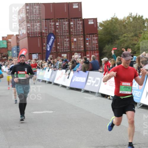 03.10.2025 - Köhlbrandbrückenlauf Yannick Fuchs http://msf.ph/oto/8988947 03.10.2025 16:12:57 Ziel 7148, 7153, 7154, 7211, 7321, 7341, 7354, 7397, 7443, 7481, 7761, 7854, 8292, 8294, 9315 meine-sportfotos.de