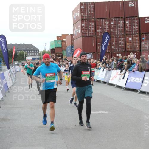 03.10.2025 - Köhlbrandbrückenlauf Yannick Fuchs http://msf.ph/oto/8988954 03.10.2025 16:12:57 Ziel 7148, 7153, 7154, 7211, 7321, 7341, 7354, 7397, 7443, 7481, 7761, 7854, 8292, 8294, 9315 meine-sportfotos.de