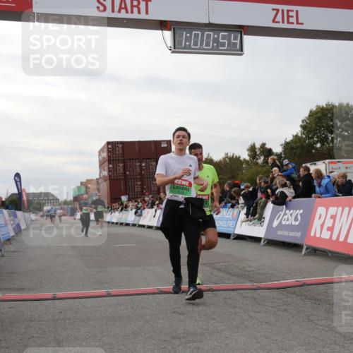 03.10.2025 - Köhlbrandbrückenlauf Yannick Fuchs http://msf.ph/oto/8988955 03.10.2025 16:00:52 Ziel 7223, 7294, 7522, 7561, 8676, 8883, 8940, 9736 meine-sportfotos.de