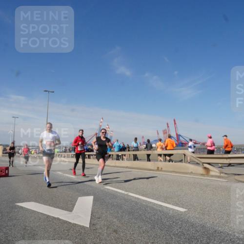03.10.2025 - Köhlbrandbrückenlauf Matties Gatica Varas http://msf.ph/oto/8988962 03.10.2025 12:35:43 Position 2  meine-sportfotos.de