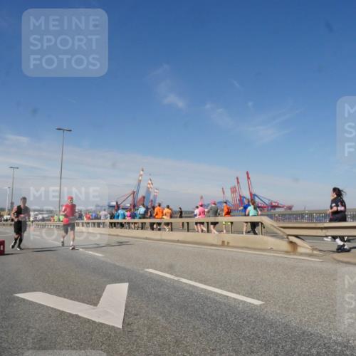 03.10.2025 - Köhlbrandbrückenlauf Matties Gatica Varas http://msf.ph/oto/8988976 03.10.2025 12:35:45 Position 2  meine-sportfotos.de