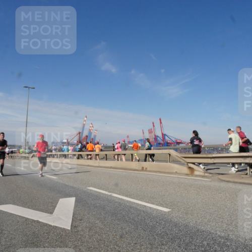 03.10.2025 - Köhlbrandbrückenlauf Matties Gatica Varas http://msf.ph/oto/8988980 03.10.2025 12:35:46 Position 2 118 meine-sportfotos.de