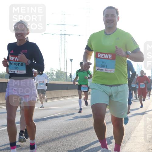 03.10.2025 - Köhlbrandbrückenlauf Luisa Fischer http://msf.ph/oto/8988986 03.10.2025 10:12:11 Position 3 1086, 3841, 1 meine-sportfotos.de
