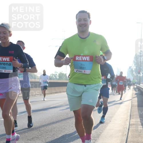 03.10.2025 - Köhlbrandbrückenlauf Luisa Fischer http://msf.ph/oto/8988991 03.10.2025 10:12:11 Position 3 1086, 3841, 1 meine-sportfotos.de
