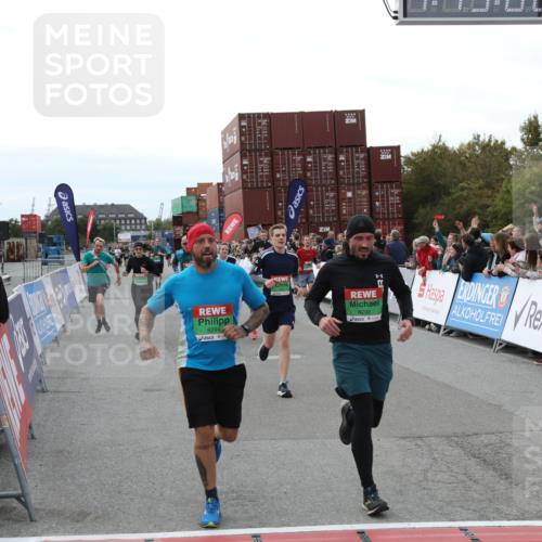 03.10.2025 - Köhlbrandbrückenlauf Yannick Fuchs http://msf.ph/oto/8988994 03.10.2025 16:12:58 Ziel 7148, 7153, 7154, 7211, 7321, 7341, 7354, 7397, 7443, 7481, 7761, 7854, 8292, 8294, 9315, 9316 meine-sportfotos.de