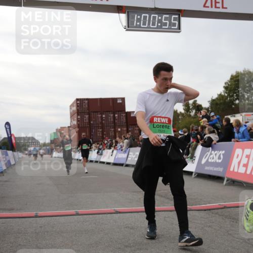 03.10.2025 - Köhlbrandbrückenlauf Yannick Fuchs http://msf.ph/oto/8988995 03.10.2025 16:00:53 Ziel 7223, 7294, 7522, 8676, 8883, 8940, 9736 meine-sportfotos.de