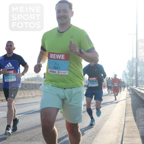 03.10.2025 - Köhlbrandbrückenlauf Luisa Fischer http://msf.ph/oto/8988997 03.10.2025 10:12:11 Position 3 1086, 1028, 3841, 1050 meine-sportfotos.de