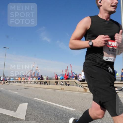 03.10.2025 - Köhlbrandbrückenlauf Matties Gatica Varas http://msf.ph/oto/8988999 03.10.2025 12:35:49 Position 2 4081 meine-sportfotos.de