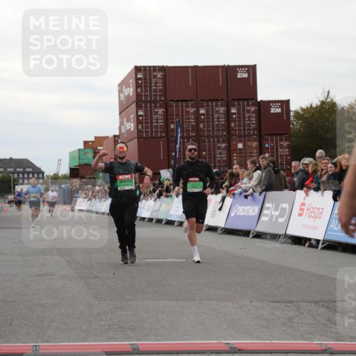 03.10.2025 - Köhlbrandbrückenlauf Yannick Fuchs http://msf.ph/oto/8989003 03.10.2025 16:00:54 Ziel 7223, 7294, 7522, 8676, 8883, 8940, 9736 meine-sportfotos.de