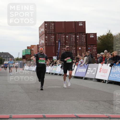 03.10.2025 - Köhlbrandbrückenlauf Yannick Fuchs http://msf.ph/oto/8989008 03.10.2025 16:00:54 Ziel 7223, 7294, 7522, 8676, 8883, 8940, 9736 meine-sportfotos.de