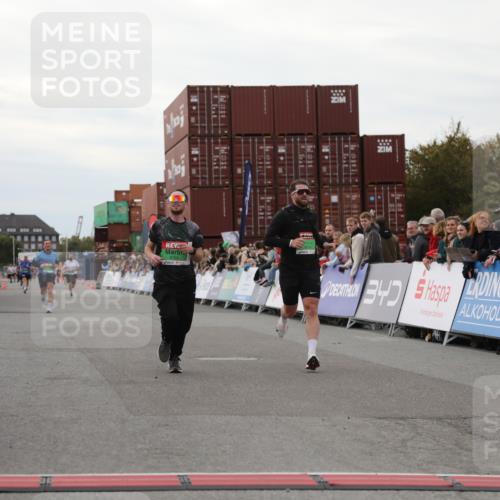 03.10.2025 - Köhlbrandbrückenlauf Yannick Fuchs http://msf.ph/oto/8989016 03.10.2025 16:00:54 Ziel 7223, 7294, 7522, 8676, 8883, 8940, 9736 meine-sportfotos.de