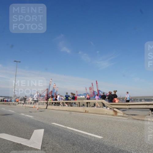 03.10.2025 - Köhlbrandbrückenlauf Matties Gatica Varas http://msf.ph/oto/8989023 03.10.2025 12:35:53 Position 2  meine-sportfotos.de