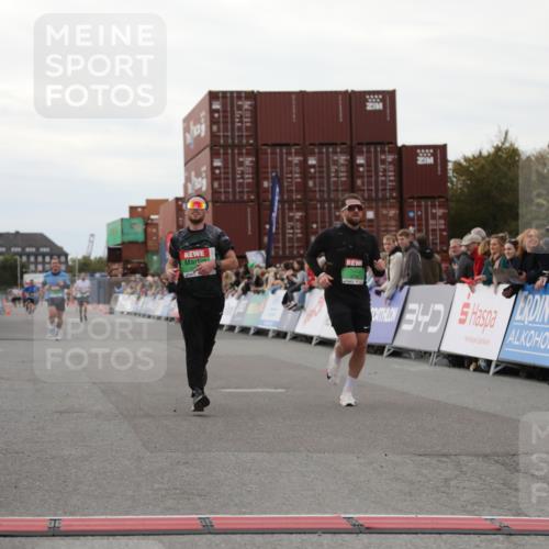 03.10.2025 - Köhlbrandbrückenlauf Yannick Fuchs http://msf.ph/oto/8989025 03.10.2025 16:00:54 Ziel 7223, 7294, 7522, 8676, 8883, 8940, 9736 meine-sportfotos.de